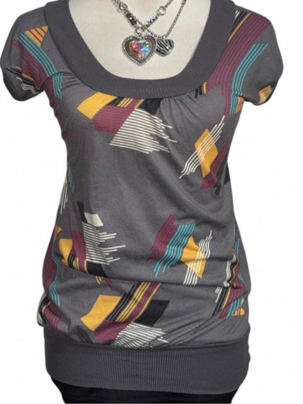 Charlotte Russe Gray Geometric Short-Sleeve Scoop Neck Top